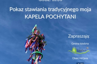 Plakat promuje wydarzenie Stawiani moja.Na niebieskim tle widać górny fragment tradycyjnego moja oraz tekst o wydarzeniu.